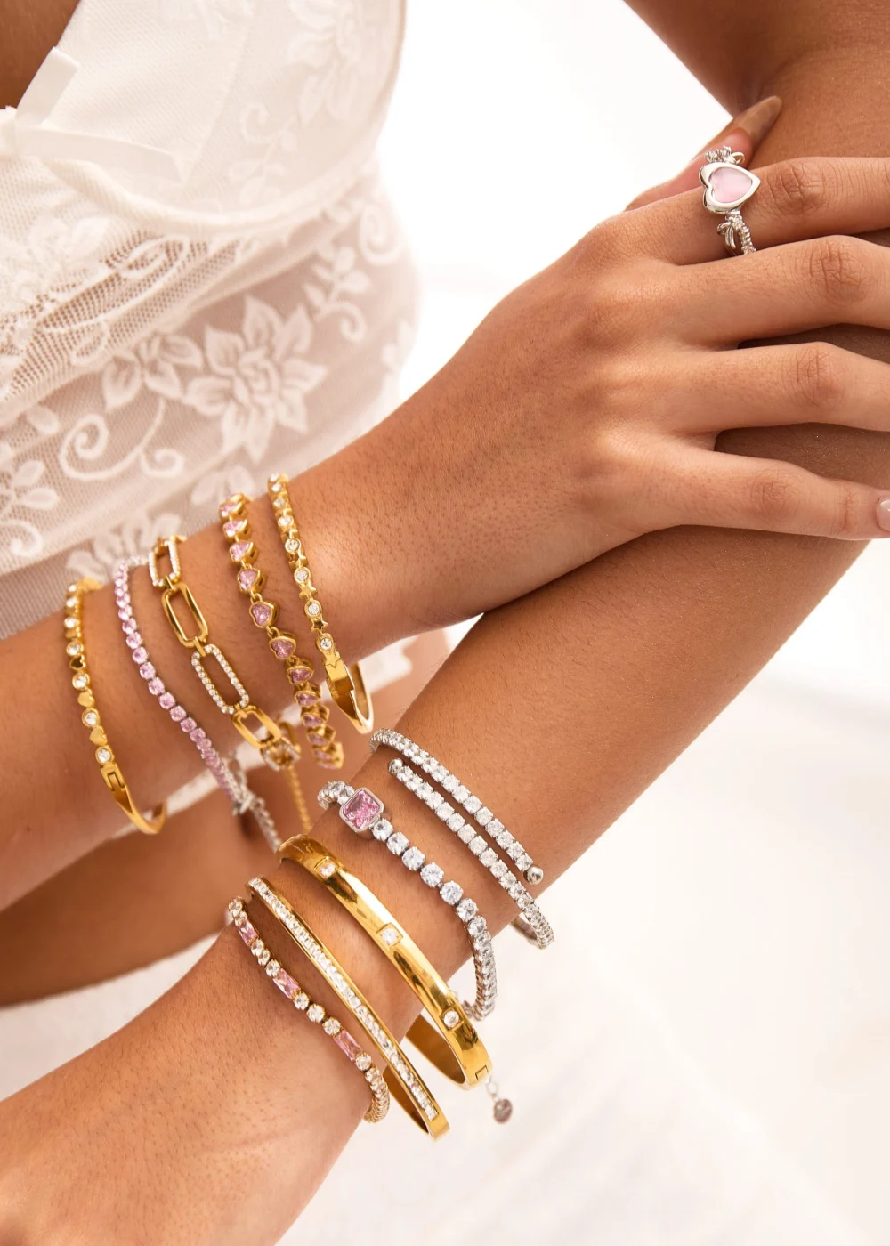 Weiteres Produktfoto 2: Delilah Diamond – Armband mit Zirkonia-Akzenten in Goldoptik
