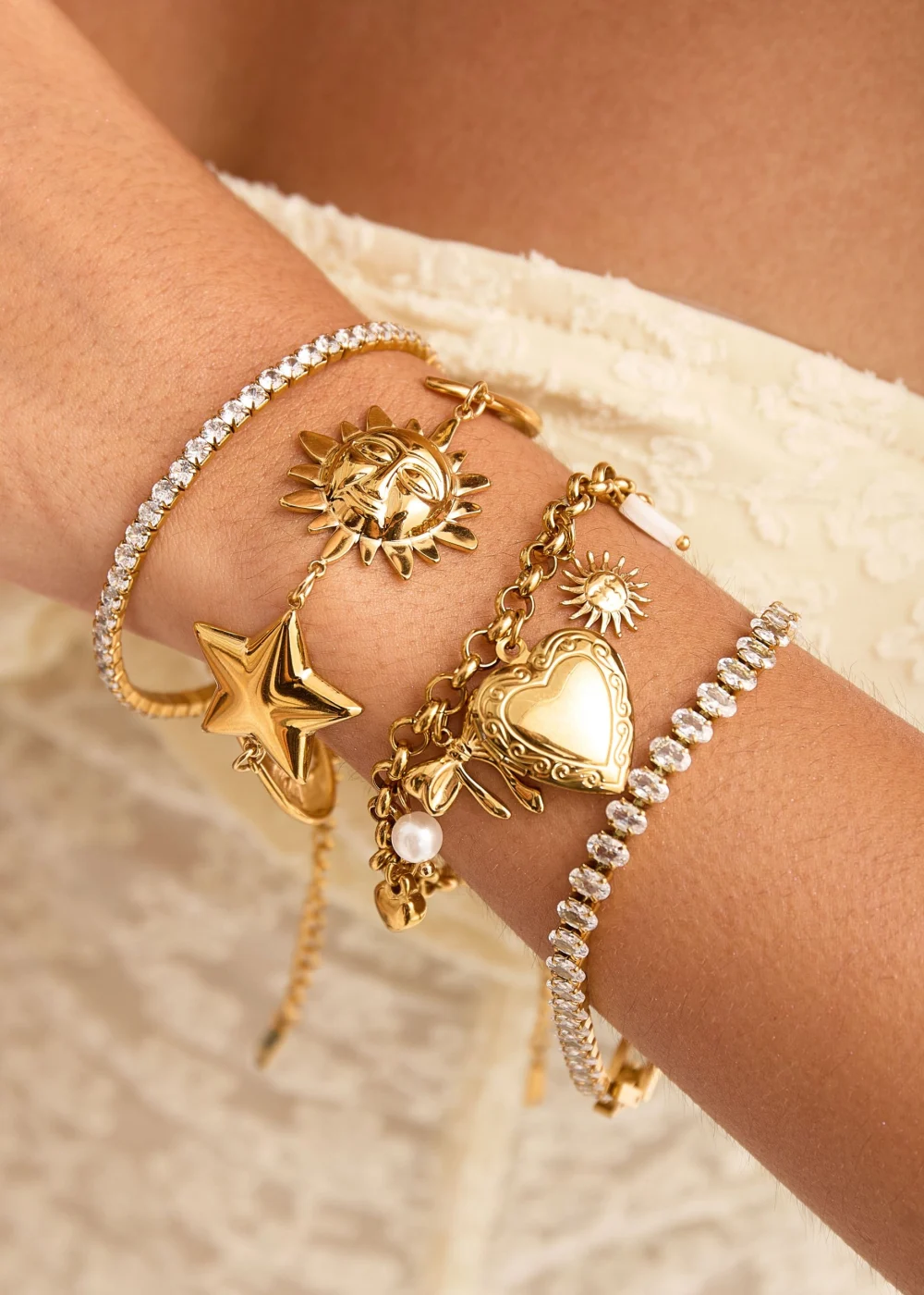 Weiteres Produktfoto 2: Amelie Glittering V – Armband mit Zirkonia in Goldoptik
