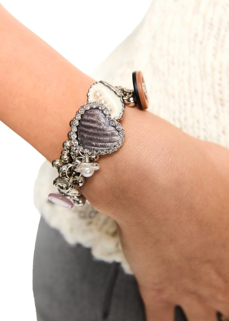 Weiteres Produktfoto 2: Yumi Purple Dream – Armband mit Herz- und Perlenakzenten
