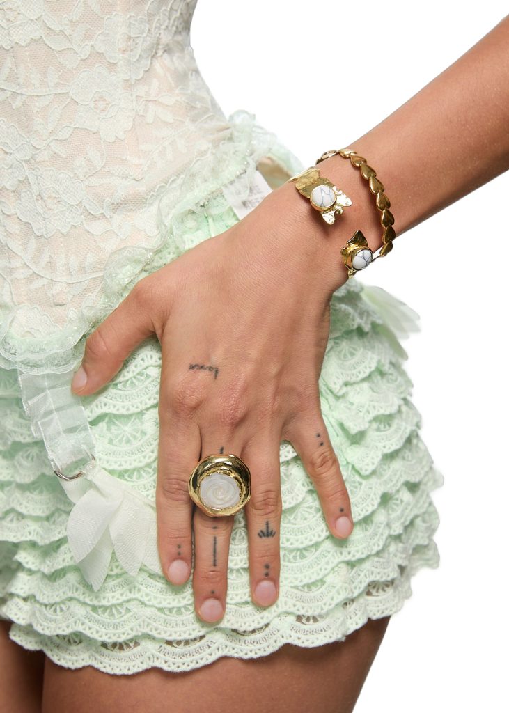 Rose For None – Ring in Goldoptik – weitere Ansicht