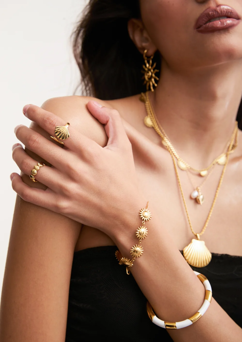 Weiteres Produktfoto 1: Suzy Sunflowers – Armband mit Sonnenblumen in Goldoptik