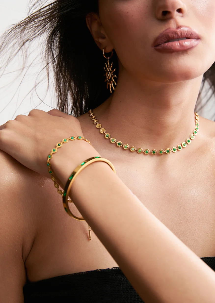 Weiteres Produktfoto 2: Regina Green – mehrlagiges Armband mit grünem Zirkonia in Goldoptik