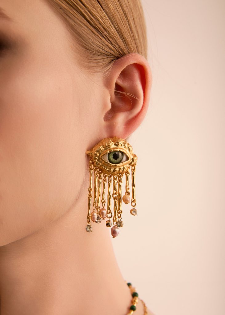 Weiteres Produktfoto 2: Crying Out Pearls – Ohrringe in Goldoptik mit Perlenoptik
