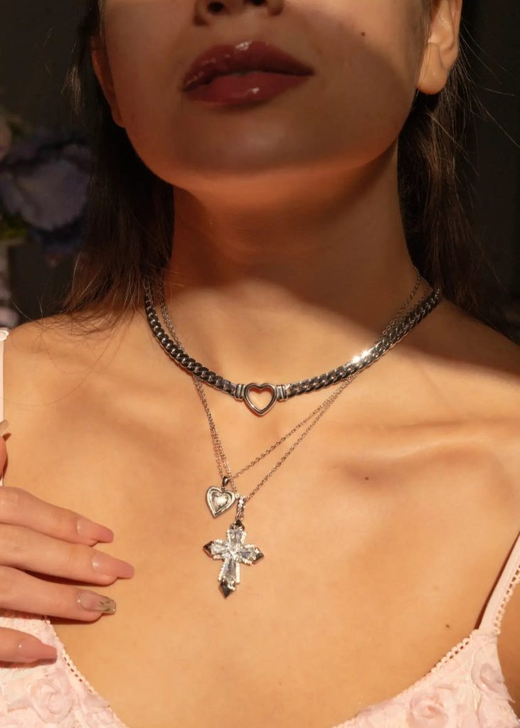 Florianne Silver Heart Necklace — alternate view
