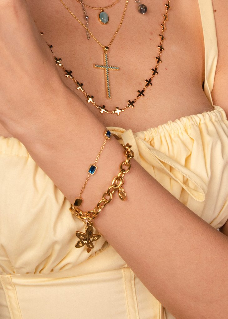 Natalie – Armband mit Seestern- und Muschelmotiven in Goldoptik – weitere Ansicht