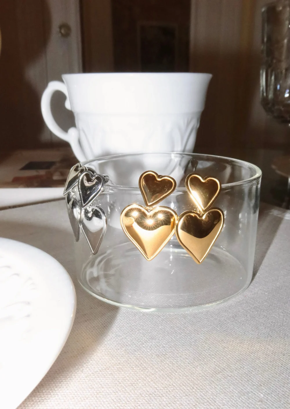 Weiteres Produktfoto 2: Heart Heart – Ohrringe mit Herzmotiv in Silberoptik