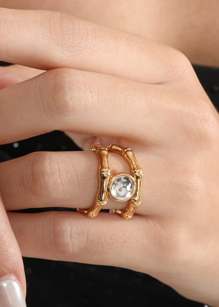 Xanthe White Stone Exotic – Ring mit weißem Stein in Goldoptik – weitere Ansicht
