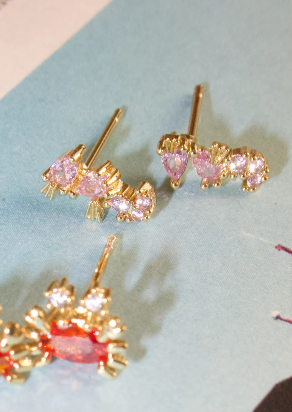 Weiteres Produktfoto 2: Glittering Petit – rosa Seepferdchen-Ohrstecker