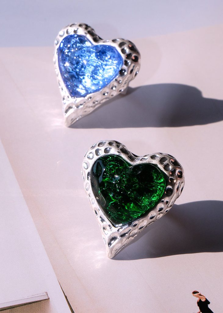 Adam Love In All Shape – Ring mit grünem Herzmotiv in Silberoptik – weitere Ansicht