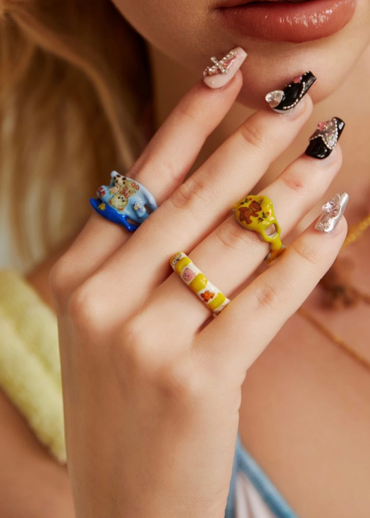 Momo Ring VI – Ring mit gelbem Bärenmotiv – weitere Ansicht