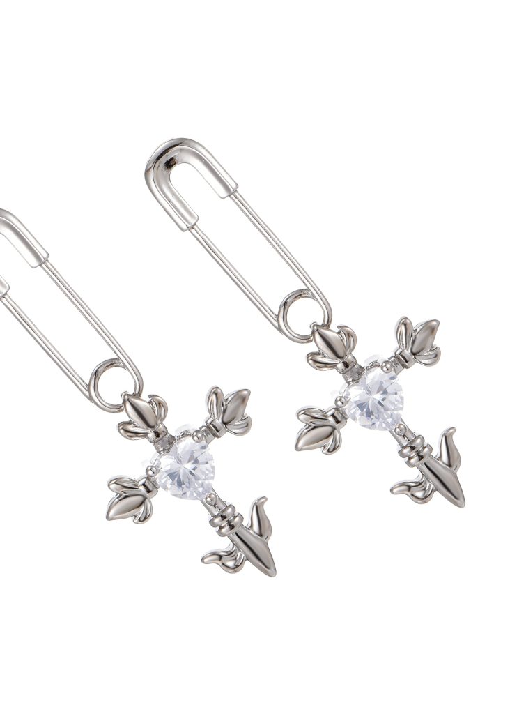 Weiteres Produktfoto 2: Fantasy Love Cross Heart – Ohrringe mit Kreuz- und Herzmotiv in Silberoptik