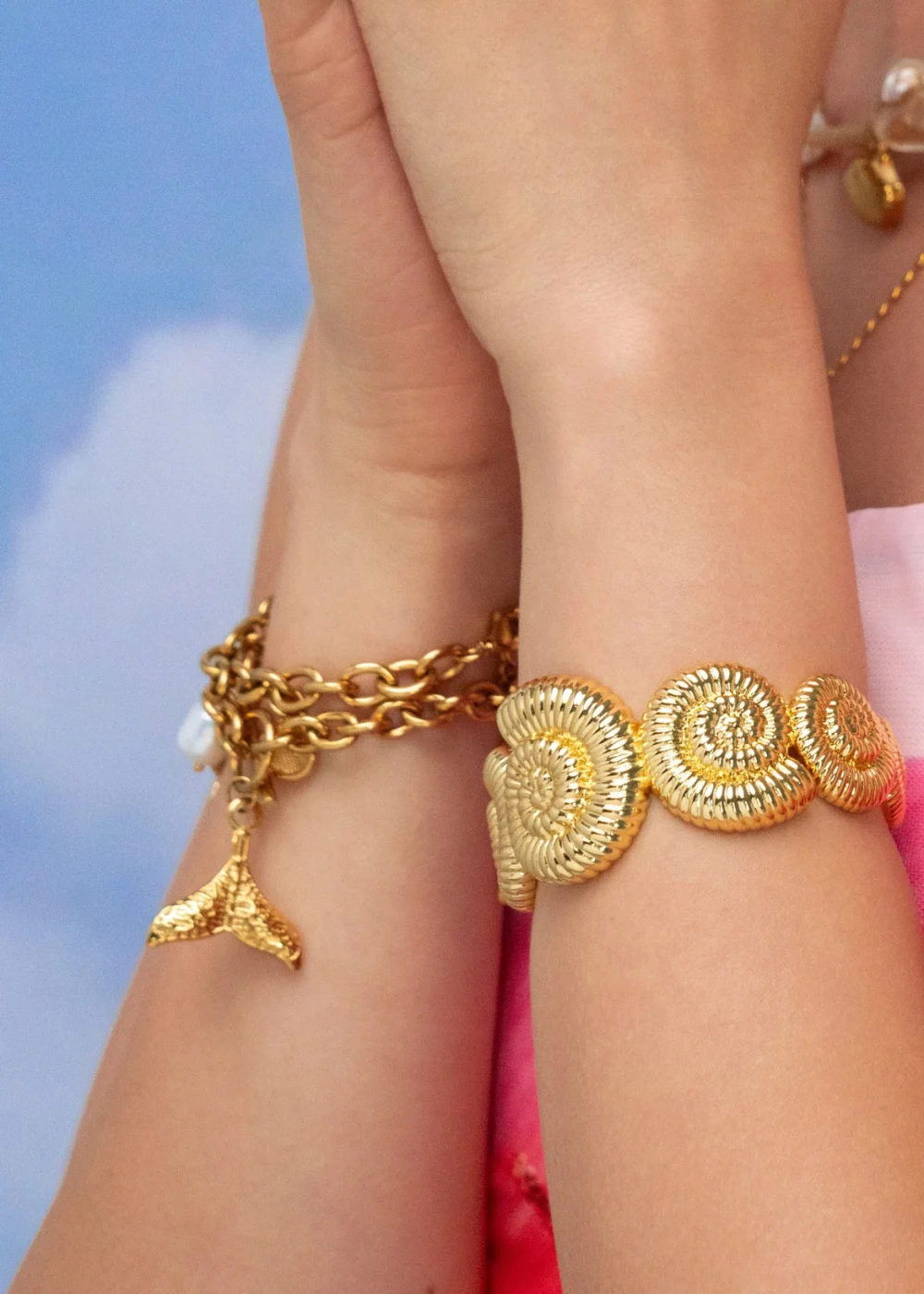 Weiteres Produktfoto 2: Mermaid Whale Tale Pearl – Armband mit Perlenoptik in Goldoptik