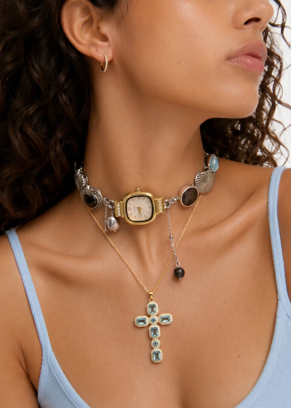 Weiteres Produktfoto 2: Scarlett Blue – Halskette mit Kreuz und Zirkonia in Goldoptik