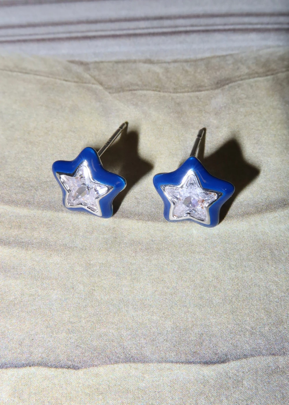 Weiteres Produktfoto 1: Jacques Blue Stars – Ohrringe mit blauen Sternen in Silberoptik