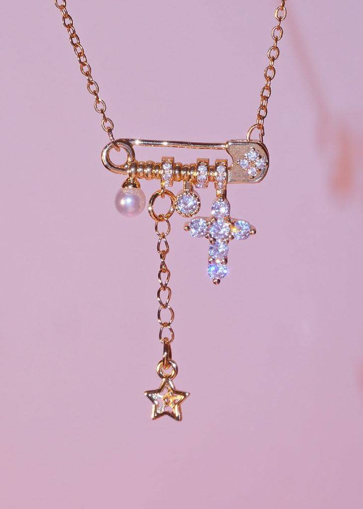 Weiteres Produktfoto 2: Carmen Cross Clip – Halskette mit Kreuzmotiv in Goldoptik