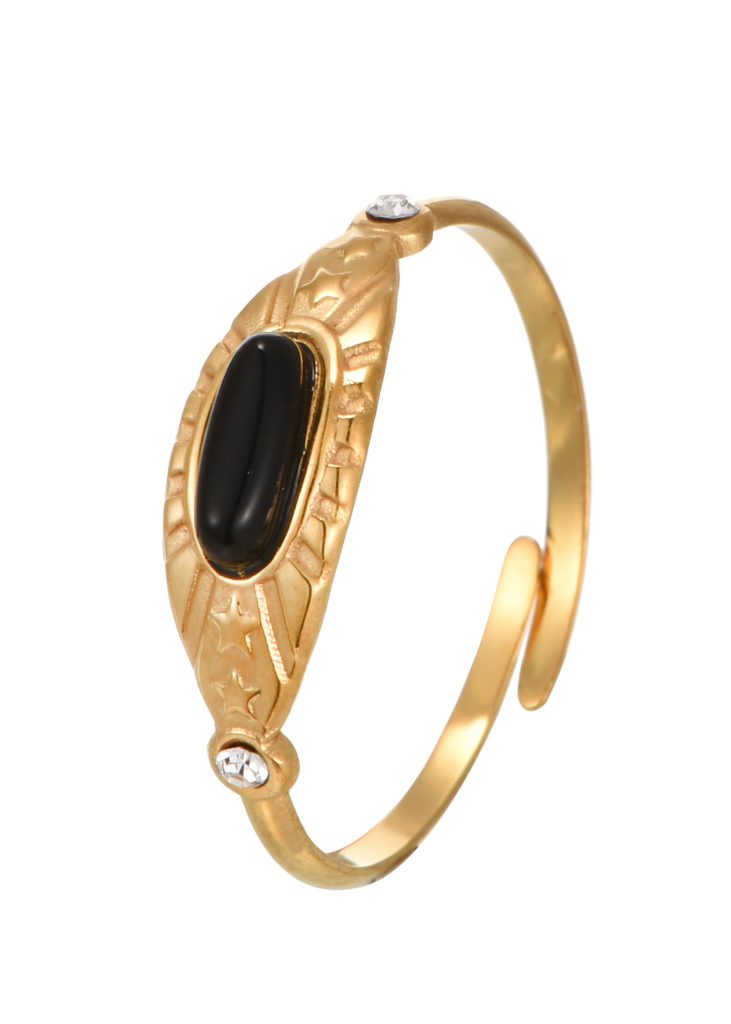 Mia Black Stone – Ring mit schwarzen Zirkonia in Goldoptik – weitere Ansicht