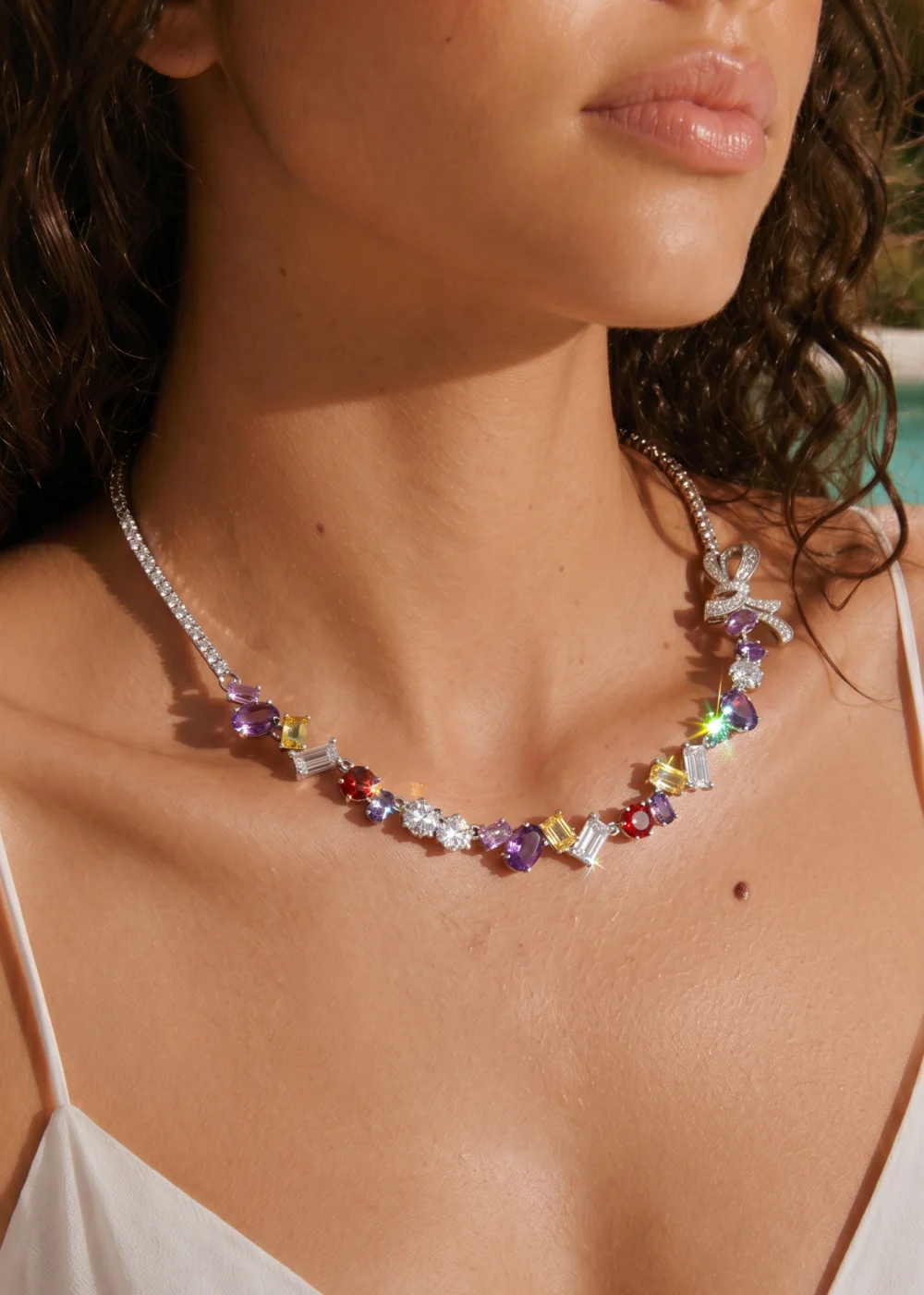 Weiteres Produktfoto 2: Kylie Colorful Crystals – Halskette mit Schleife und Zirkonia