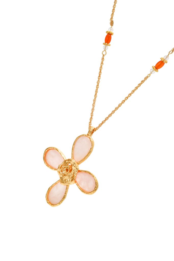 Weiteres Produktfoto 2: Charlene Romantic – lange Halskette mit Kreuz und Perlendetails