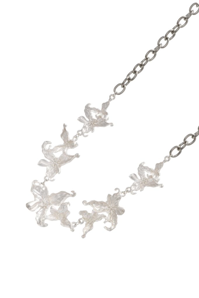 Weiteres Produktfoto 2: Iris – Choker mit Blumenmotiv in Silberoptik