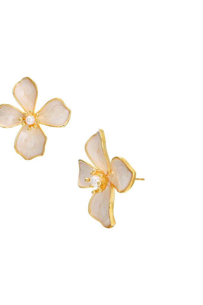 Jessie Flower – Ohrringe mit Blüten und Perlenoptik – weitere Ansicht
