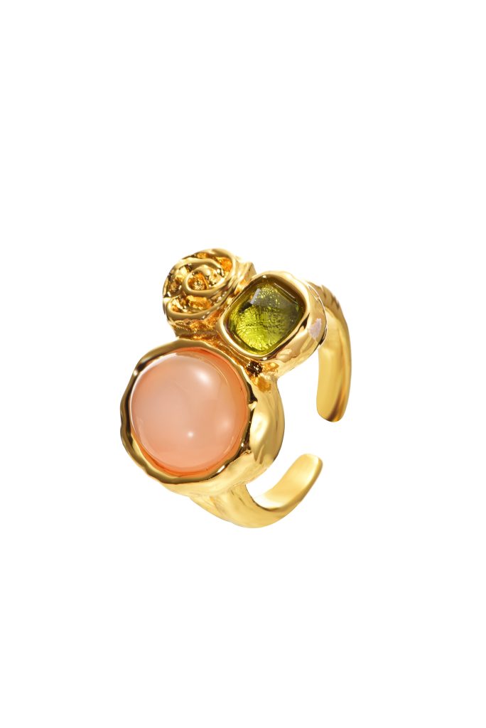 Charlene Romantic – Ring mit Blüten- und Perlendetails – weitere Ansicht