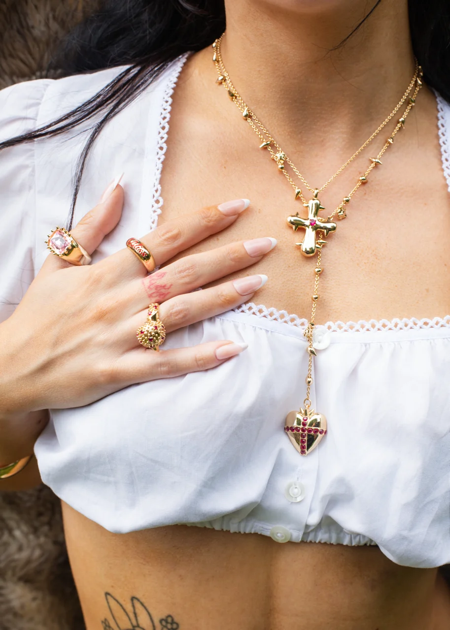 Weiteres Produktfoto 2: Blissful Seraphim – Bliss Ring mit dem Schriftzug „Bliss“ in Goldoptik