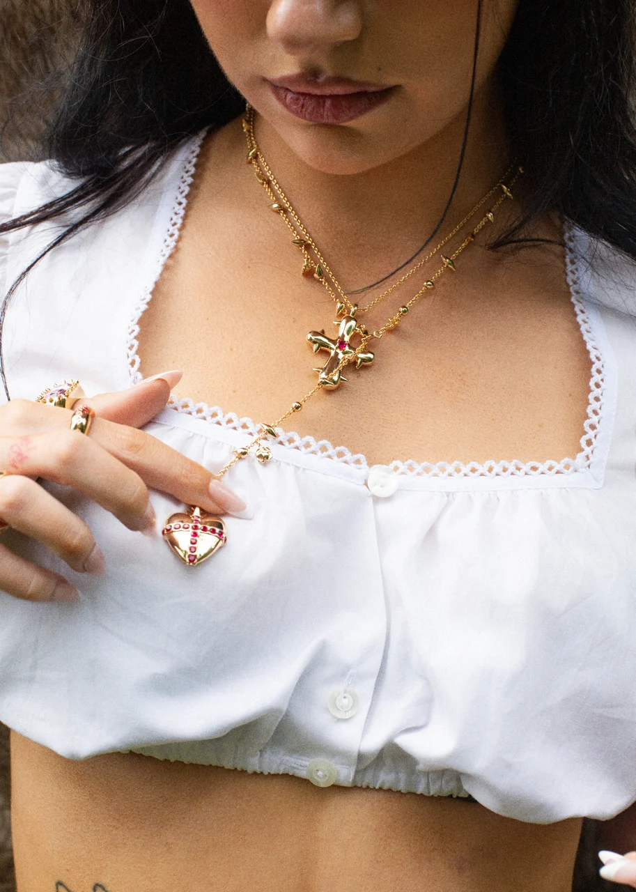 Weiteres Produktfoto 1: Blissful Seraphim – Gentle Heart Halskette mit Herz und Kreuz in Goldoptik