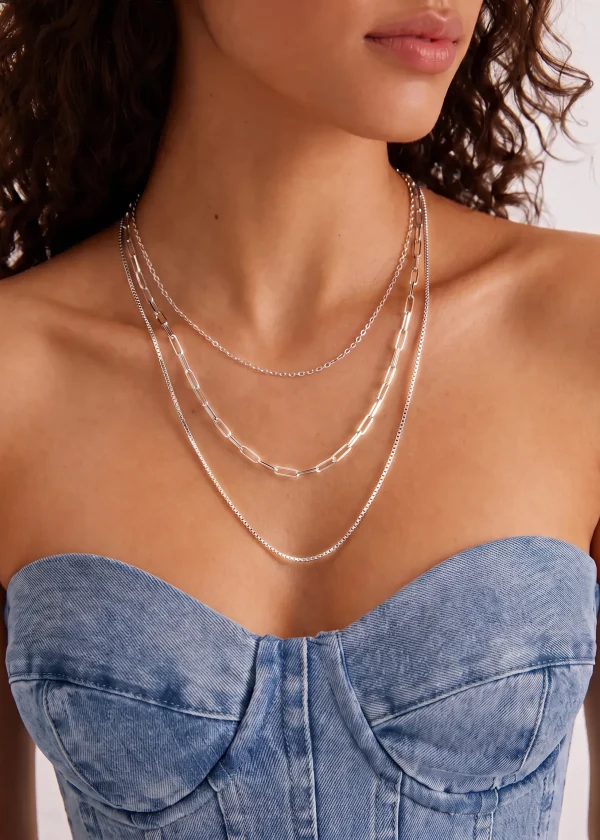 Simple-Trio – mehrlagige Halskette mit geometrischem Design in Silberoptik – weitere Ansicht