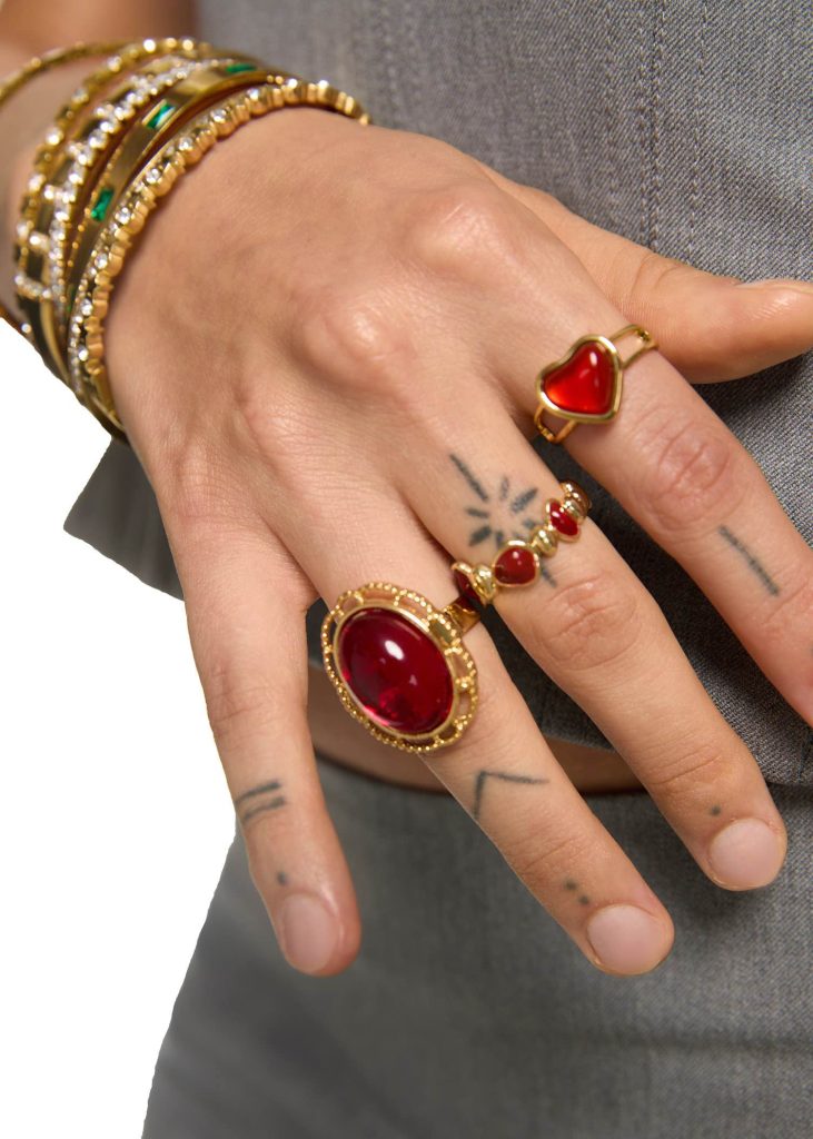 Helena Red Vintage – roter Ring in Goldoptik – weitere Ansicht