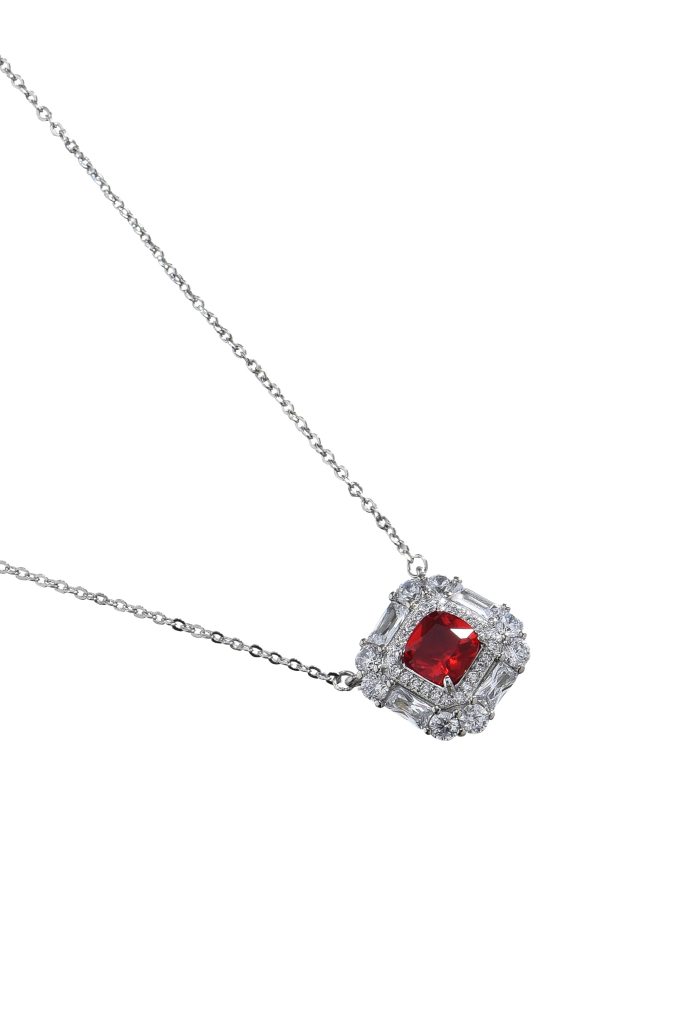 Weiteres Produktfoto 2: Amy Red Square – Halskette mit geometrischem Zirkonia und roten Akzenten
