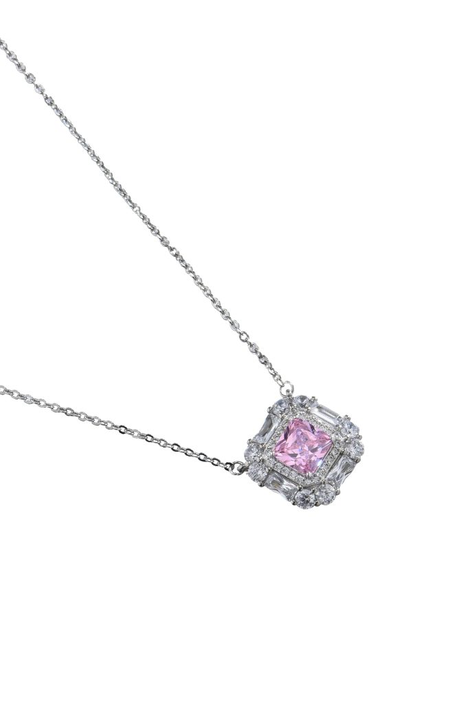 Amy Pink Square – Halskette mit geometrischem Zirkonia in Goldoptik – weitere Ansicht