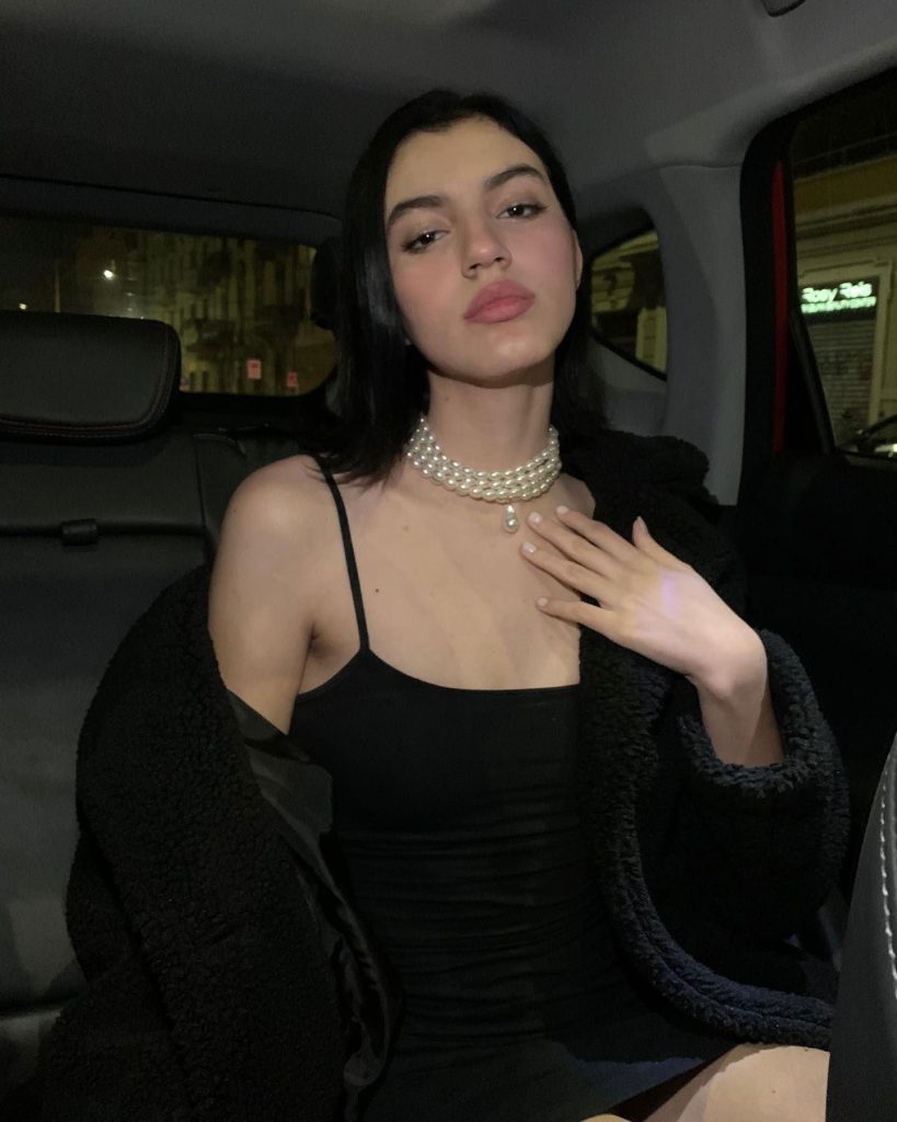 Alexa Elegant Pearl Choker Necklace — alternate view