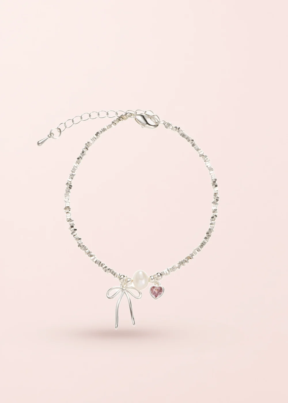 Produktfoto: Mina Bow – Armband mit Schleifenmotiv in Silberoptik