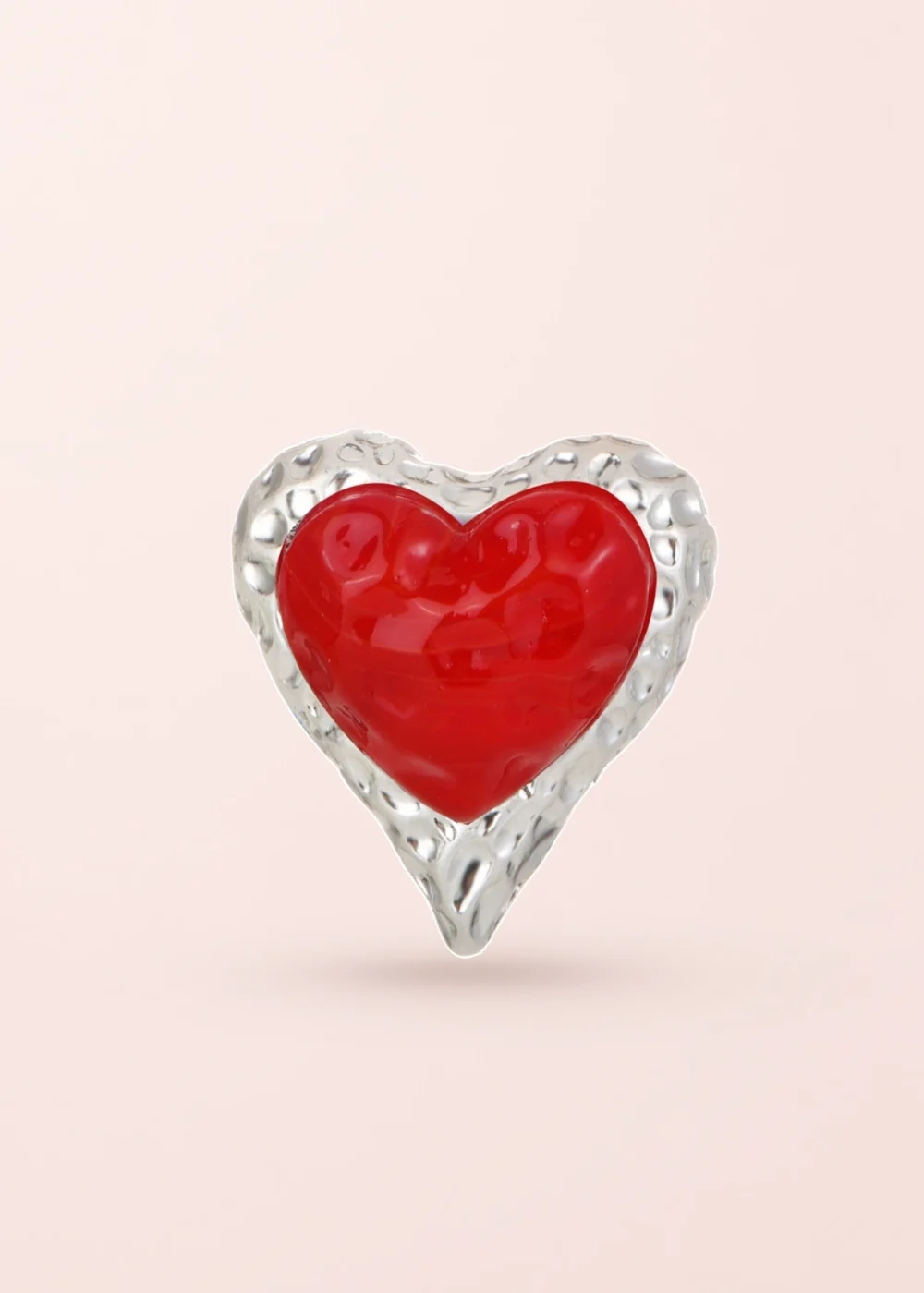 Produktfoto: Adam Love In All Shape – Ring mit rotem Herzmotiv in Silberoptik