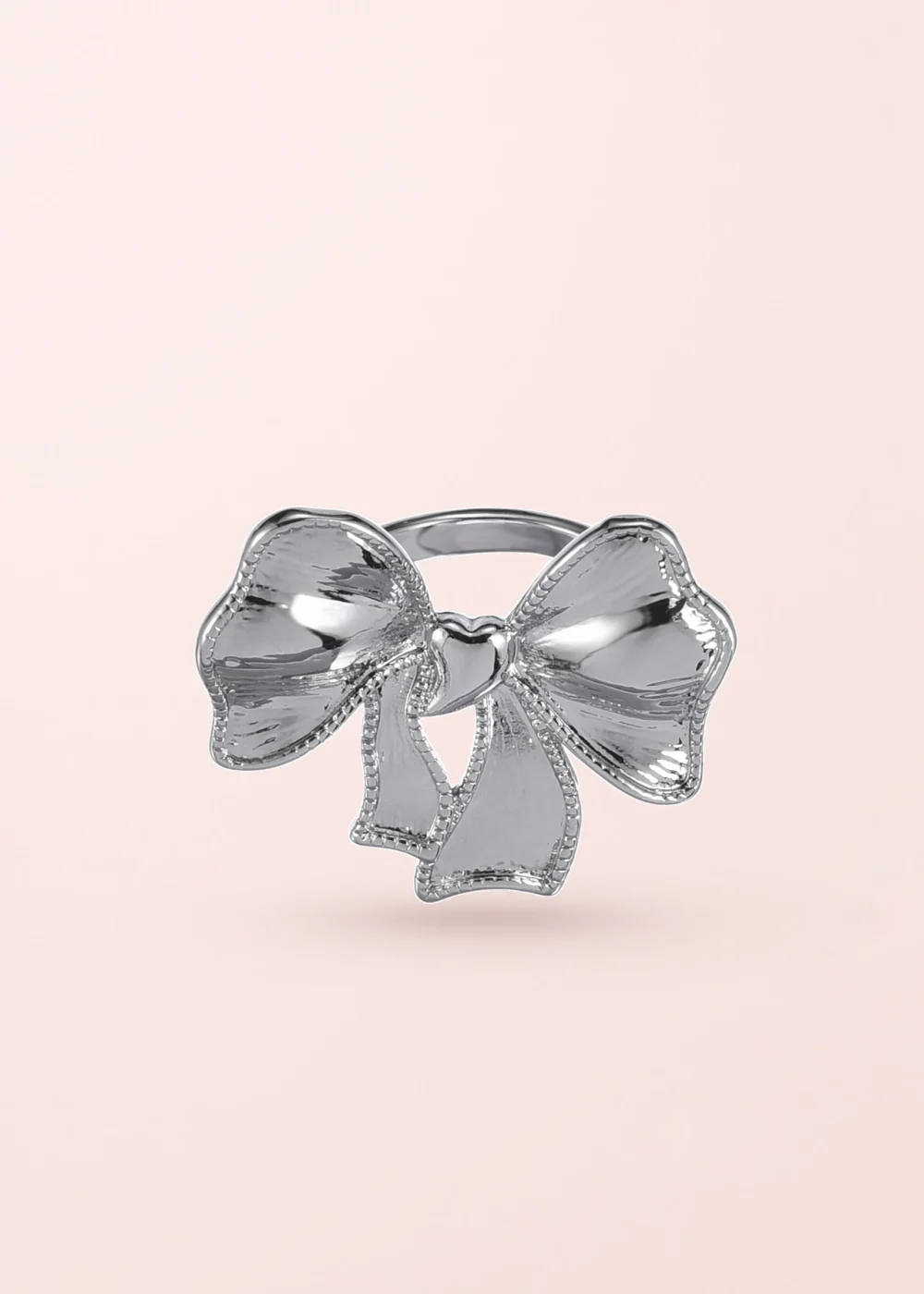 Produktfoto: Mako Bow – Ring mit Schleife in Silberoptik