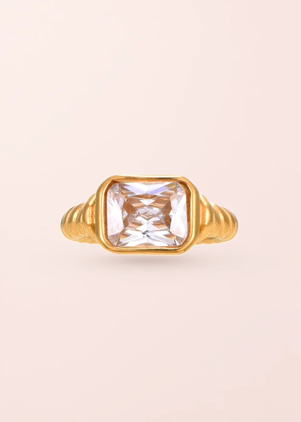 Karema – Ring mit weißem Zirkonia in Goldoptik