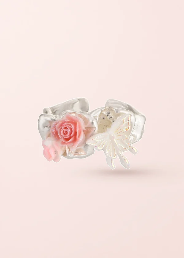 Ada Flower – Ring mit Blüten-, Muschel- und Zirkonia-Details in Silberoptik