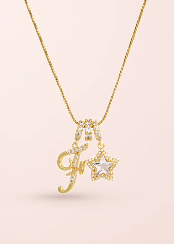 Star Alphabets – Halskette mit Stern- und Buchstabenmotiven in Goldoptik