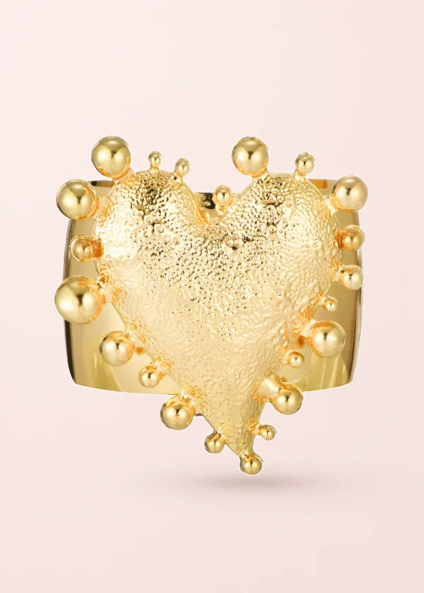 Elly Heart – breiter Armreif mit Herzmotiv in Goldoptik