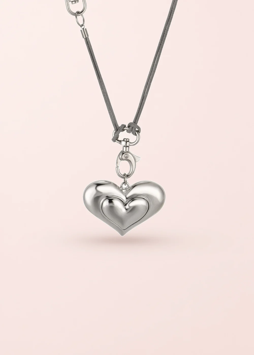 Produktfoto: Sandy Heart – Halskette mit Herzmotiv in Silberoptik