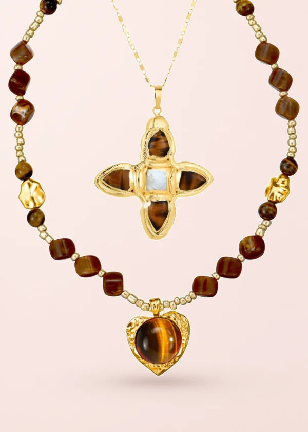 Lou & Manuelle Brown – Schmuckset mit Kreuz und Muscheldetails in Goldoptik