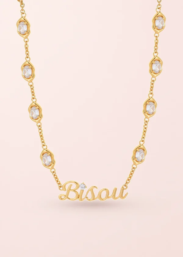Bisou Collection – Glittering Bisou Choker mit Buchstabenmotiv in Goldoptik