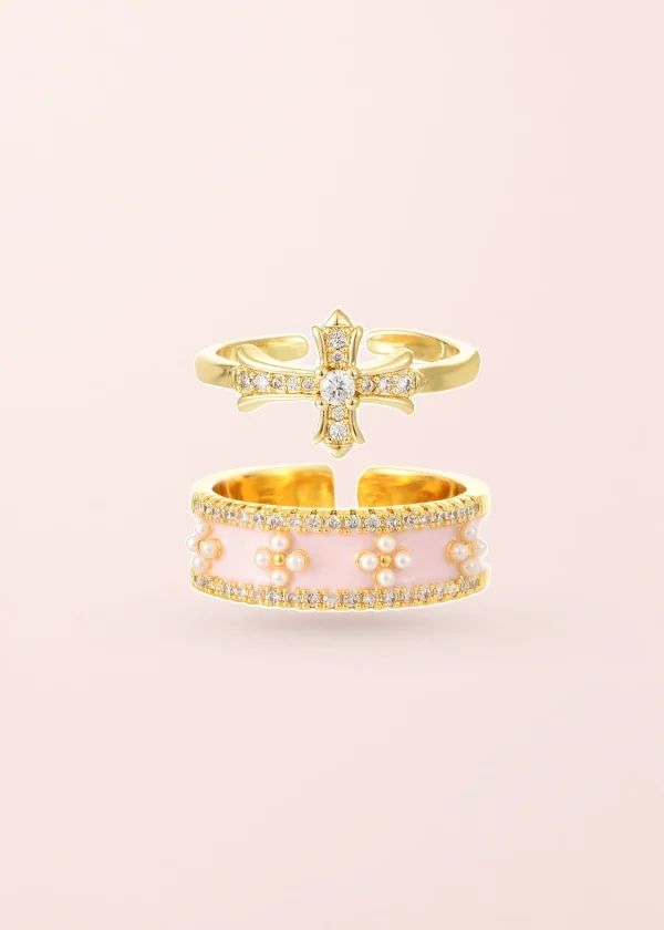 Val Cross – Ring-Set mit Kreuzmotiv und rosa Akzenten in Goldoptik