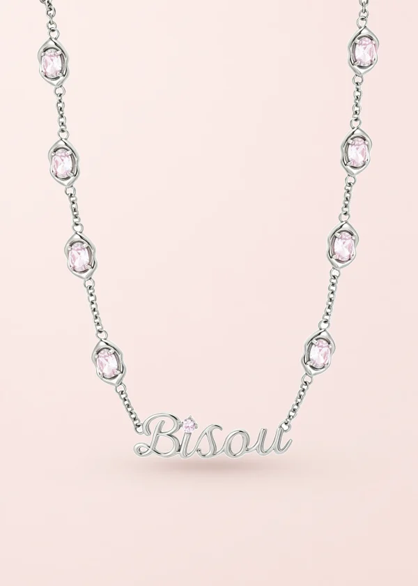 Bisou Collection – Glittering Bisou Choker mit Buchstabenmotiv in Silberoptik