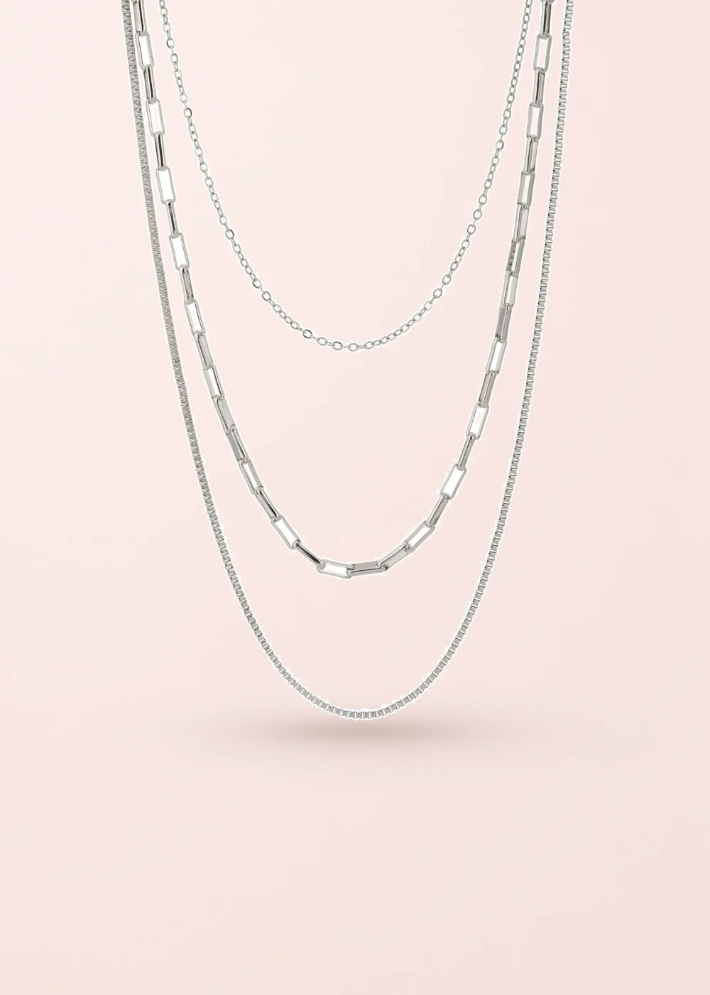 Produktfoto: Simple-Trio – mehrlagige Halskette mit geometrischem Design in Silberoptik