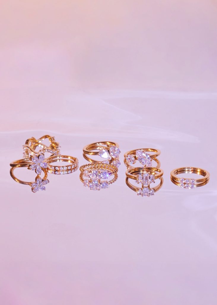 Bora Glittering – Ringsammlung mit Zirkonia in Goldoptik – weitere Ansicht