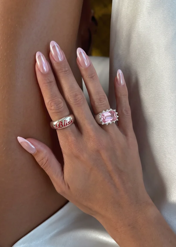 Blissful Seraphim – Rose Thorn Ring mit Herzmotiv in Silberoptik – weitere Ansicht