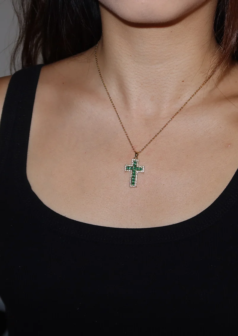 Weiteres Produktfoto 1: Raphaelle – glitzernde grüne Kreuz-Halskette