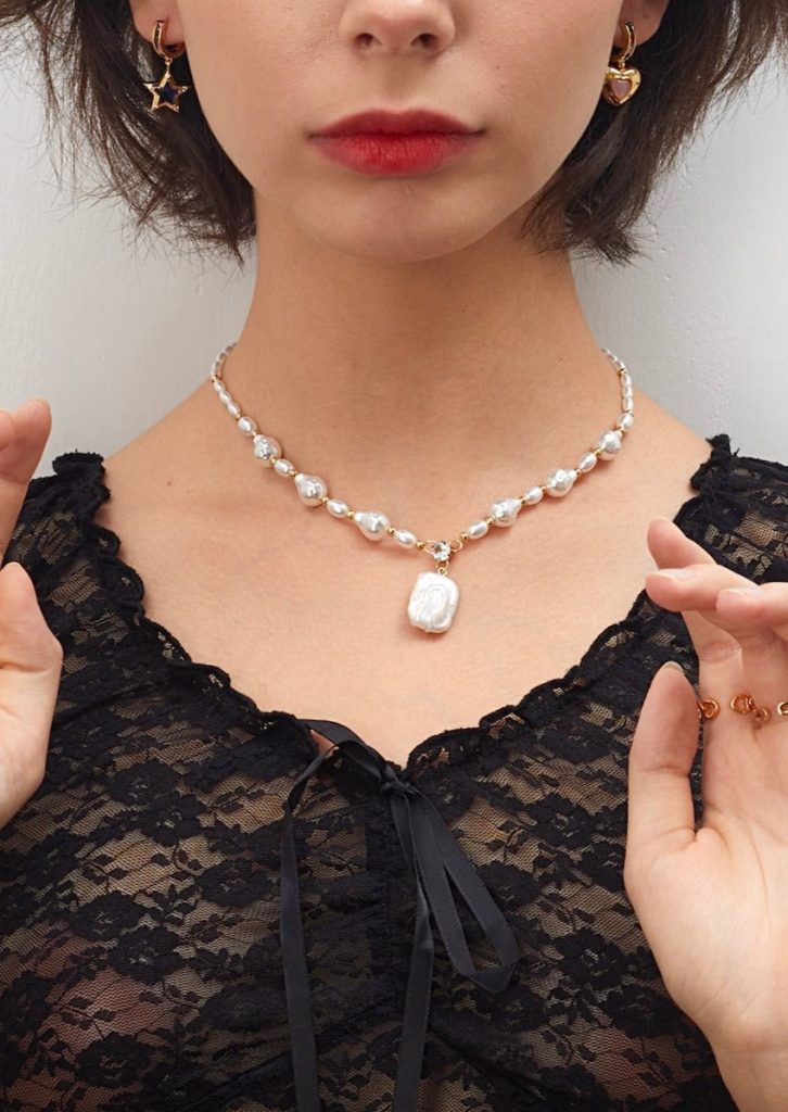 Weiteres Produktfoto 2: Baroque Shaped – Halskette mit barocken Kunstperlen
