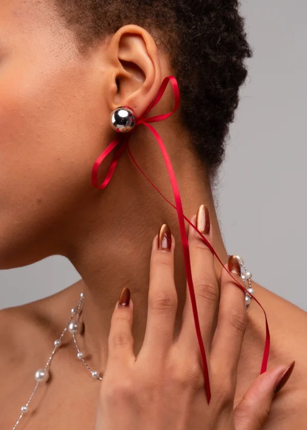 Red Bow – lange Ohrringe mit Schleife und Band – weitere Ansicht